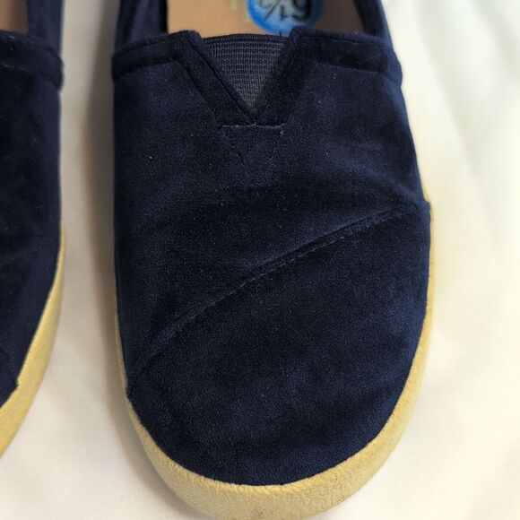 Toms Size 6.5 Royal Blue Velvet Slip On Shoes - Picture 4 of 8